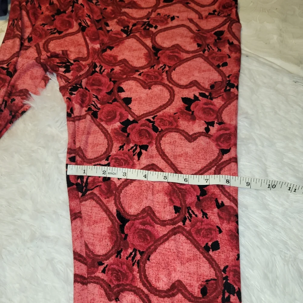 Lularoe hearts and roses Tall & Curvy leggings